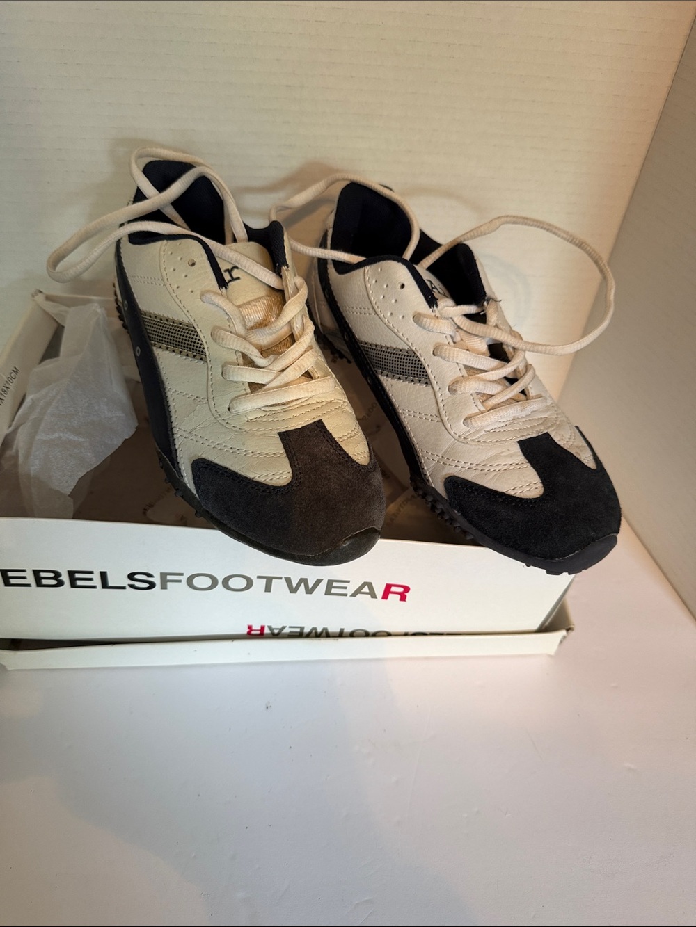 rebels Cream and Black Retro-Style Men’s Sneakers